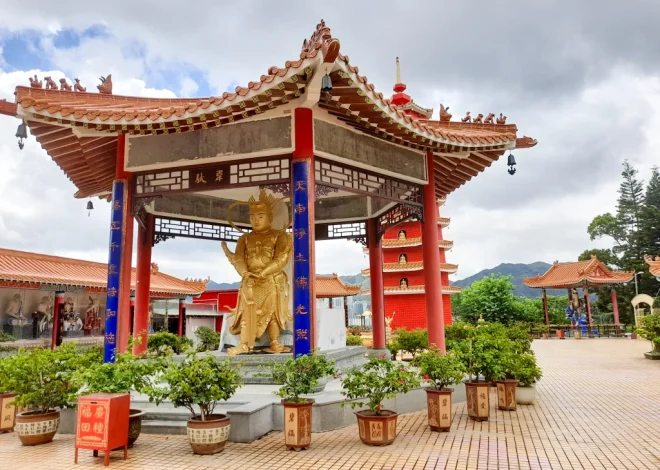 Ten Thousand Buddhas Monastery, Hong Kong