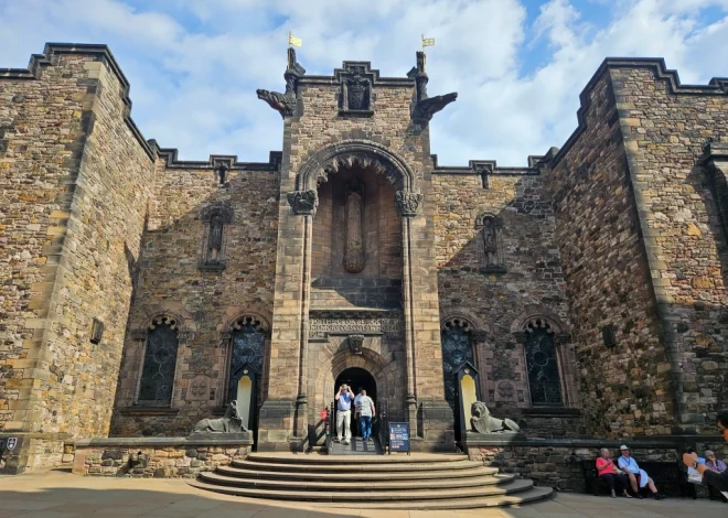 Edinburgh Castle: A Visitor Guide