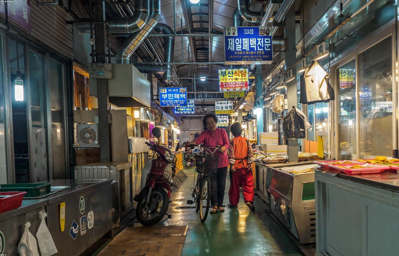 Seoul Rainy Day Itinerary: Cafes, Markets, and Museums Near the Subway